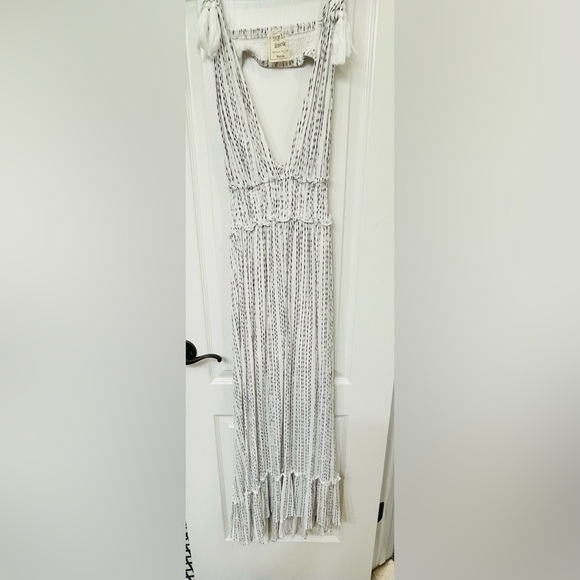 Style Rack Dresses & Skirts - Style Rack Chic White and Black Maxi Dress